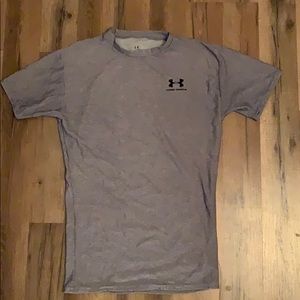 Men’s underarmour heat gear shirt.